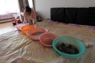 盐源楼上漏水，住户失联，小区没物管，业主维权难！律师来支招……